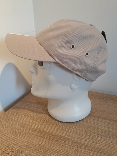 Gorra Adidas Beige Drevon® – Ajuste Cómodo y Estilo Versátil