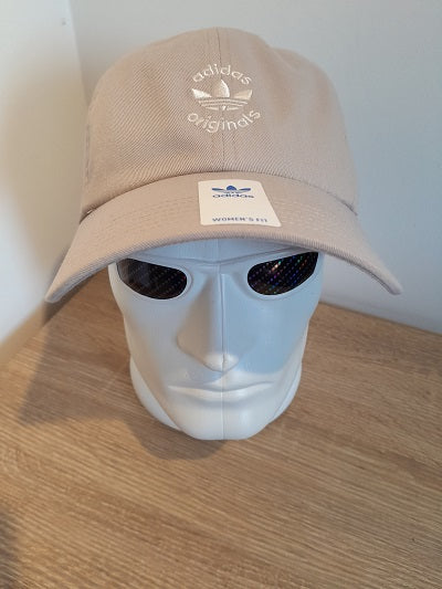 Gorra Adidas Beige Drevon® – Ajuste Cómodo y Estilo Versátil